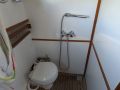 Salle d'eau avec lavabo douche et wc